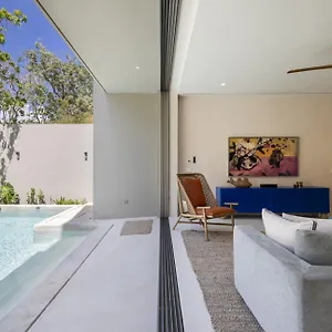 https://aflora-studio-garden-view.quintano-roohotels.com
